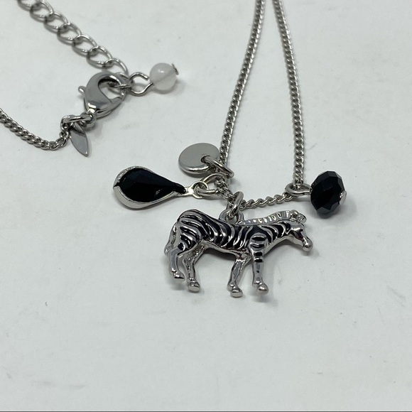 Avon Silvertone Zebra Charm Necklace 20”🔥 - Picture 4 of 4